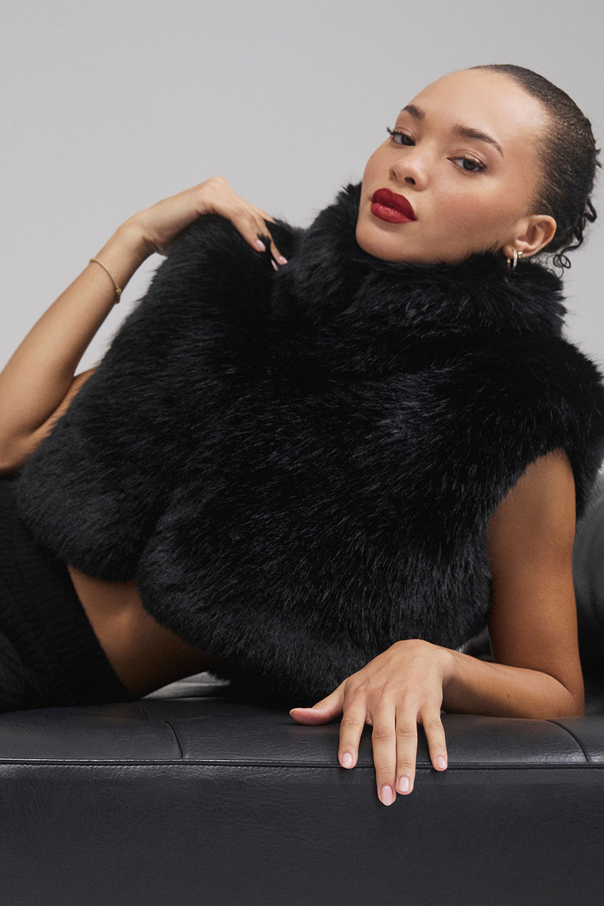 Opulent Faux Fur Cropped Vest - Ivory