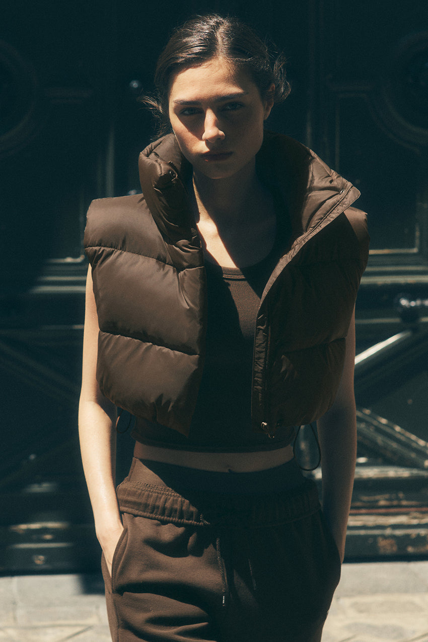 Cropped Gold Rush Puffer Vest - Black